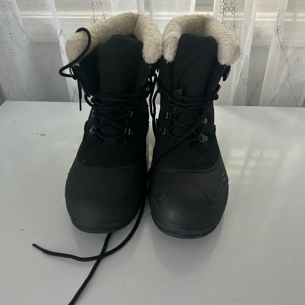 Nautica Black Winter Lace-Up Boots with Cream Faux-Shearling Collar